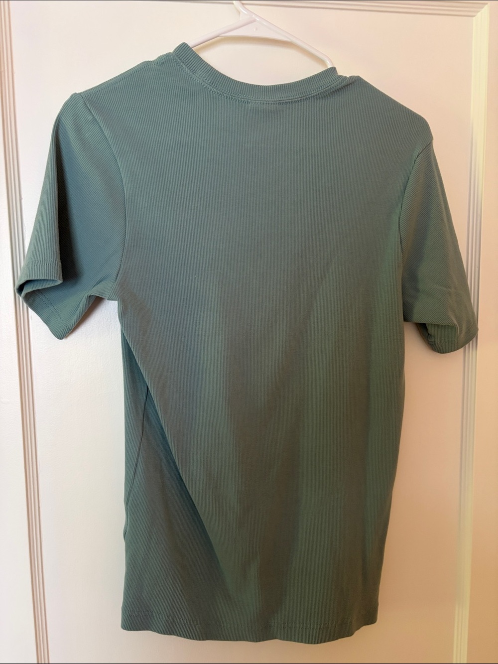 Nike Men’s Sage Green Short Sleeve Crew Tee - Picture 3 of 3
